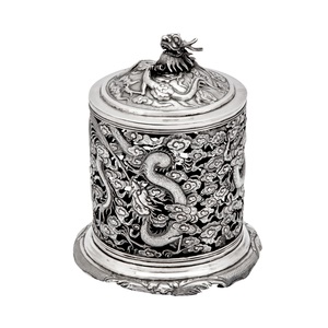 A late 19th / early 20th century Chinese Export silver biscuit box, Shanghai circa 1900 retailed by Luen Wo