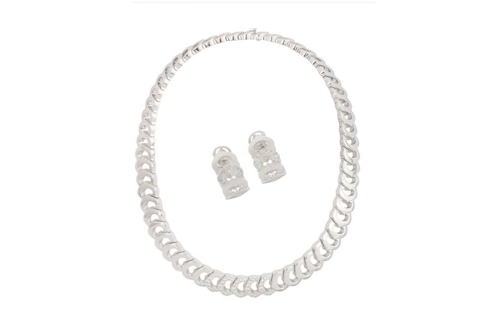 CARTIER Ι A DIAMOND 'C' NECKLACE AND EARRING SUITE