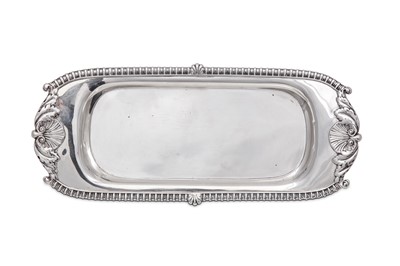 Lot 77 - A George III sterling silver snuffers tray,...