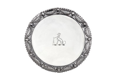 Lot 446 - A George III sterling silver waiter, London...