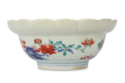 Lot 11 - A KAKIEMON-STYLE BOWL. 17th/18th Century....