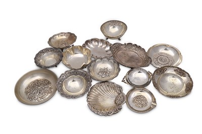 Lot 107 - A mixed group of fifteen Greek silver bowl, ...