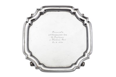 Lot 518 - A George V sterling silver salver, Chester...