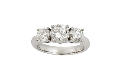 Lot 143 - A diamond three-stone ring The graduated...