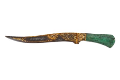 Lot 145 - A GREEN HARDSTONE-HILTED GOLD-DAMASCENED...