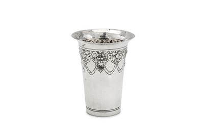 Lot 262 - An early 17th century German silver beaker,...