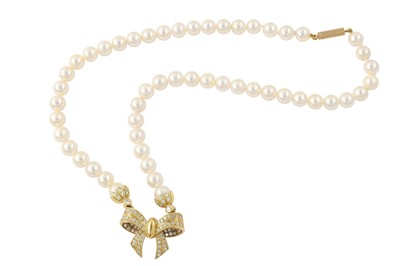 Lot 215 - A single strand cultured pearl necklace,...