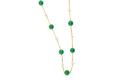 Lot 69 - A green onyx and cultured pearl necklace The...