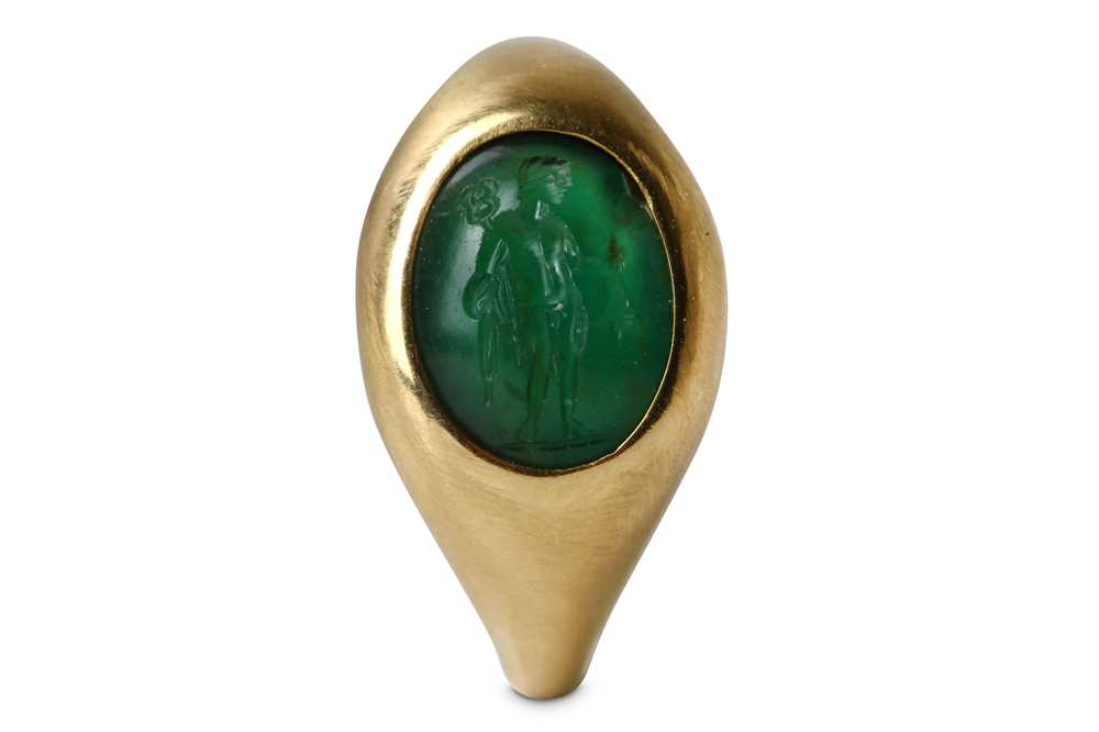 Lot 91 - A RING WITH AN INTAGLIO Mounted on a modern...