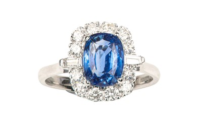 Lot 149 - A sapphire and diamond cluster ring The...