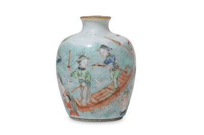 Lot 275 - A CHINESE FAMILLE ROSE FIGURATIVE SNUFF BOTTLE....