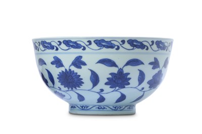 Lot 41 - A CHINESE BLUE AND WHITE 'BLOSSOMS' BOWL....