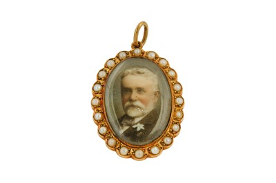 Lot 504 - A portrait and pearl pendant Set with a...