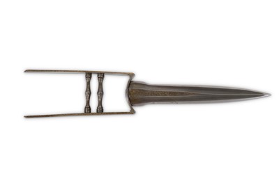 Lot 137 - AN INDIAN PUSH DAGGER (KATAR) Northern India,...