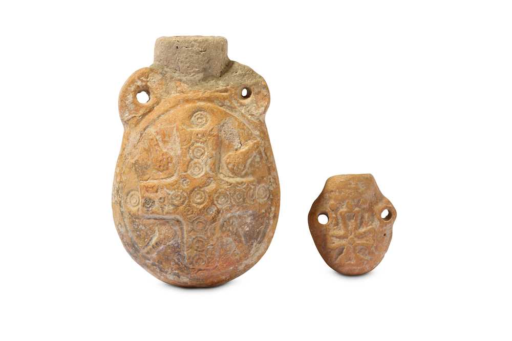 Lot 157 - TWO TERRACOTTA AMPULLAE Circa 6th - 7th...