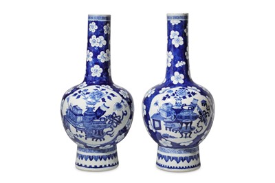 Lot 140 - A pair of early 20th Century Chinese blue and...