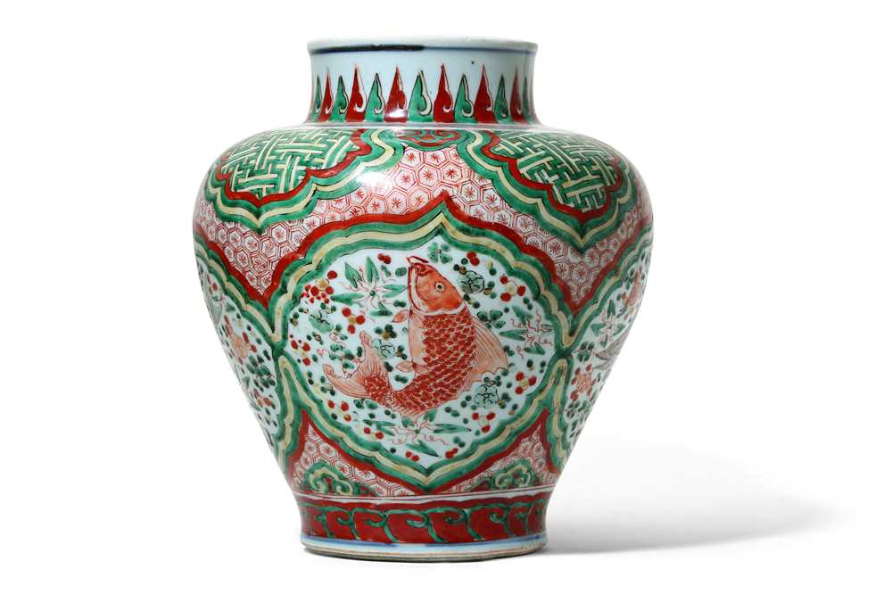 Lot 217 - A CHINESE WUCAI 'FISH' JAR. Transitional...