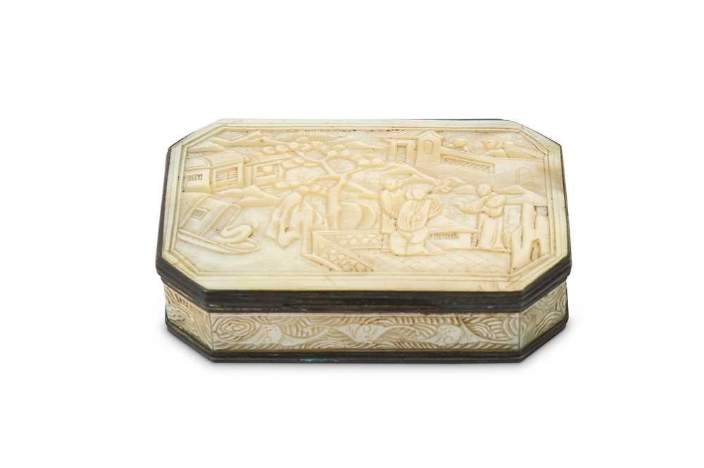 Lot 171 - A CHINESE SILVER-MOUNTED MOTHER OF PEARL BOX....