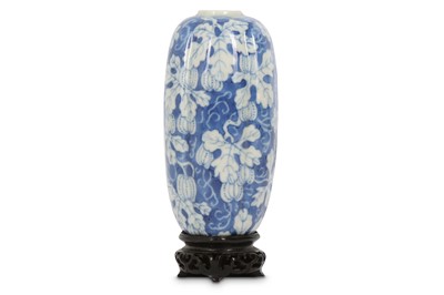 Lot 782 - A CHINESE BLUE AND WHITE 'MELON' WALL VASE....