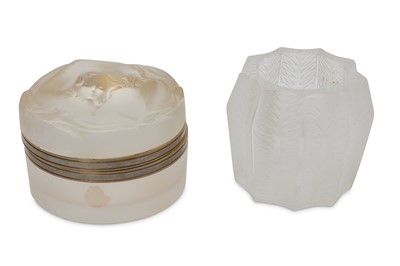 Lot 61 - A Lalique frosted glass powder or jewellery...