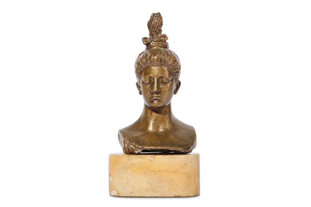 Lot 30 - AN EARLY 20TH CENTURY SPANISH BRONZE BUST OF A WOMAN