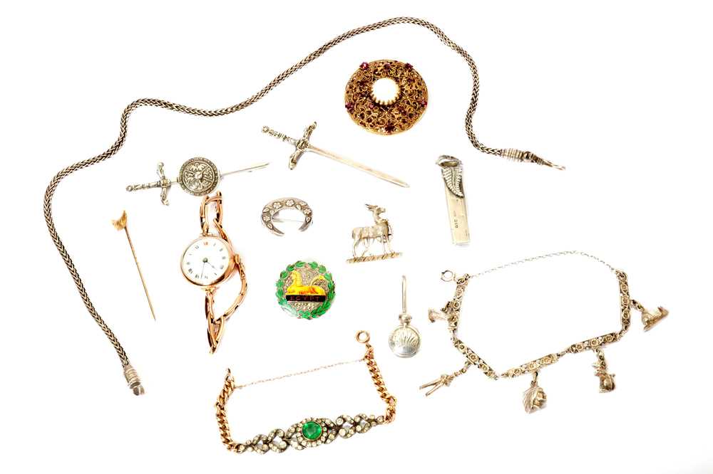 Lot 36 A Small Quantity Of Jewellery To Include A lot-36-a-small-quantity-of-jewellery-to-include-a