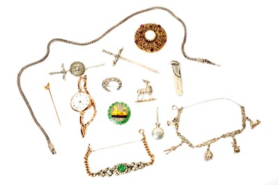 Lot 36 - A small quantity of jewellery to include a...