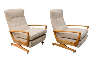 Lot 32 - PARKER KNOLL: A pair of reclining PK1020,...