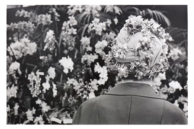 Lot 200 - Homer Sykes b.1949 CHELSEA FLOWER SHOW, London,...