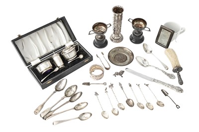 Lot 711 - A mixed group of sterling silver and other...