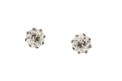 Lot 33 - A pair of diamond earstuds Each old...