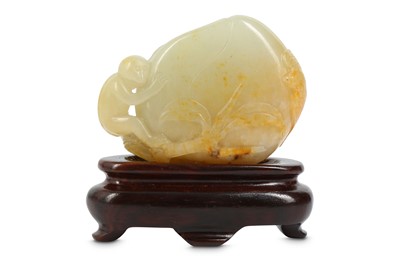 Lot 236 - A CHINESE JADE 'MONKEY AND PEACH' PAPERWEIGHT....