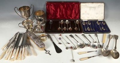 Lot 137 - Cased silver teaspoons, apostle spoons, mother-...