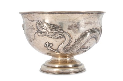 Lot 195 - A CHINESE SILVER 'DRAGON' BOWL. Early 20th...