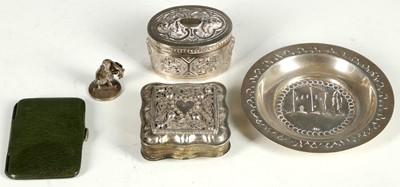 Lot 140 - Continental silver snuff box, filigree...