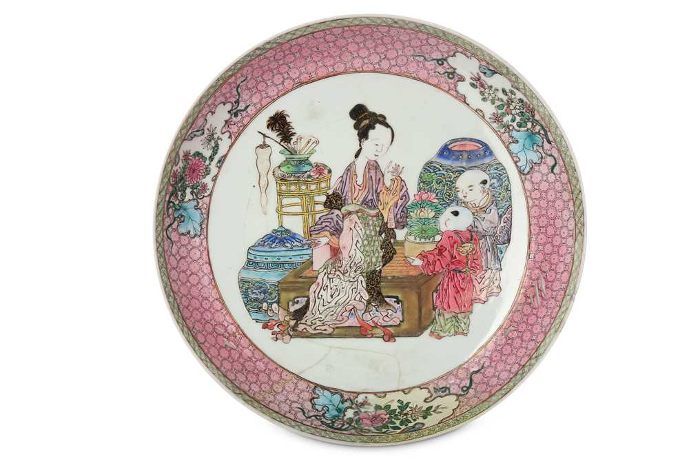 Lot 394 - A CHINESE FAMILLE ROSE RUBY-BACK SHALLOW BOWL....