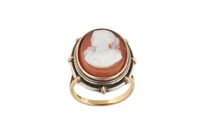 Lot 553 - A hardstone cameo ring The late 19th century...