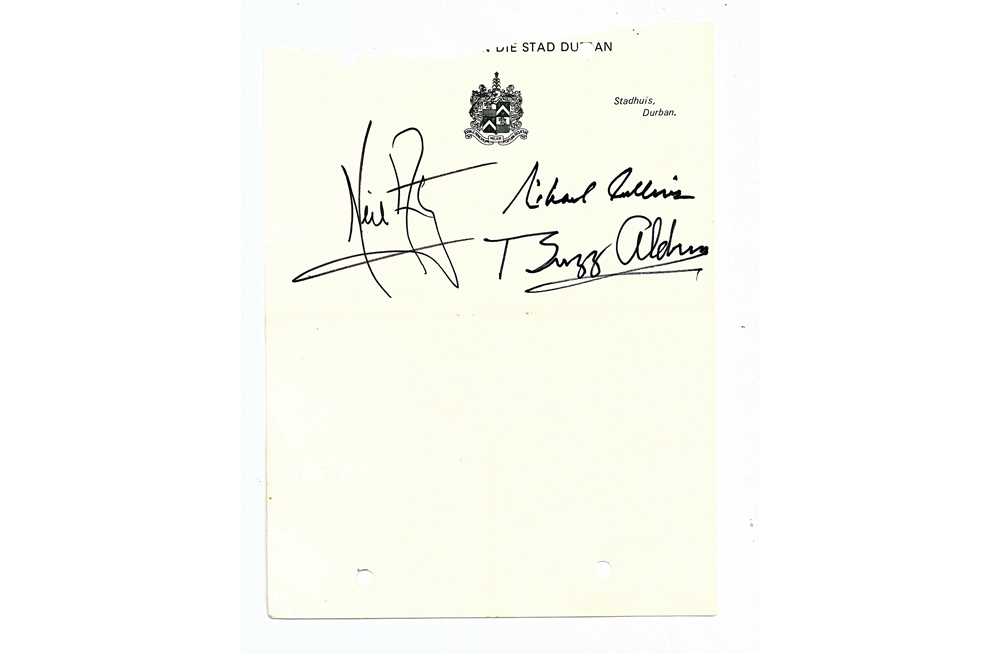 Lot 370 - Apollo 11 Set of black ink signatures of Neil...