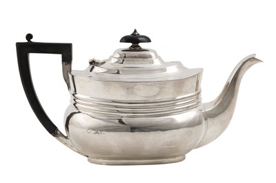 Lot 662 - A George V sterling silver teapot, London 1902...