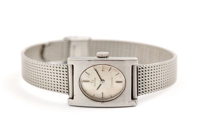 Lot 624 - OMEGA. A LADIES AUTOMATIC STAINLESS STEEL...