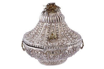 Lot 186 - A SILVER REPOUSSÉ LIDDED BOX Ottoman Turkey,...