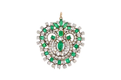 Lot 131 - An emerald and diamond brooch / pendant The...