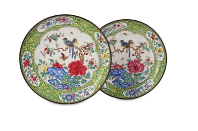 Lot 390 - A PAIR OF CHINESE FAMILLE ROSE CANTON ENAMEL...