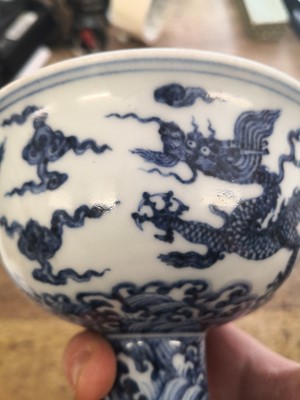 Lot 101 - A CHINESE BLUE AND WHITE ‘DRAGON’ STEM BOWL.