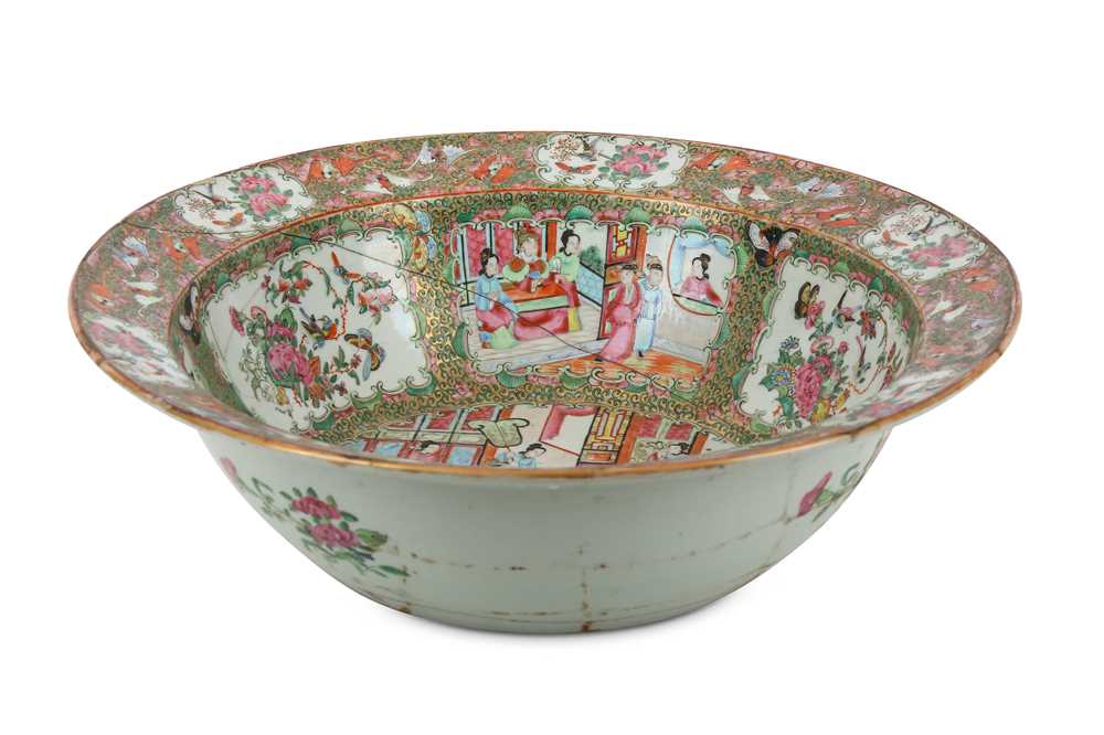 Lot 371 - A CHINESE CANTON FAMILLE ROSE PUNCH BOWL TOGETHER WITH A VASE.