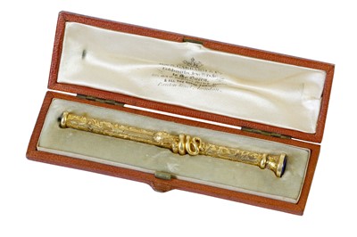 Lot 725 - A cased Victorian unmarked gold propelling...