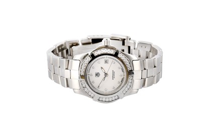Lot 101 - TAG HEUER. A LADIES QUARTZ STAINLESS STEEL AND...