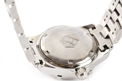 Lot 101 - TAG HEUER. A LADIES QUARTZ STAINLESS STEEL AND...