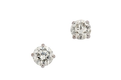 Lot 22 - A pair of diamond earstuds Each brilliant-cut...