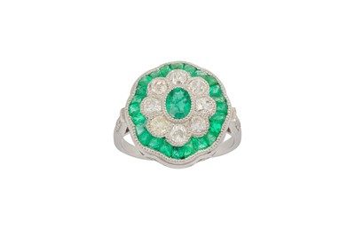 Lot 132 - An emerald and diamond cluster ring The...